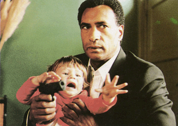 Jack Monkau (with gun) as Charlie and Bert Onraedt as baby Ruben
