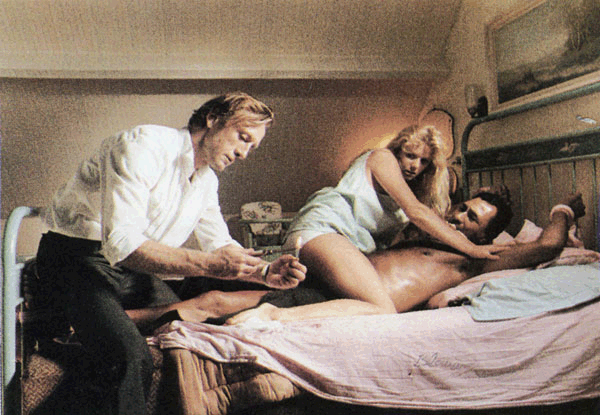 Hidde Maas (l), Jack Monkau (r), Annick Christiaens (on top)