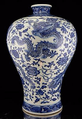 A reproduced Qianlong (1736-1795) vase�of 12 1/2" tall with dragon motifs.